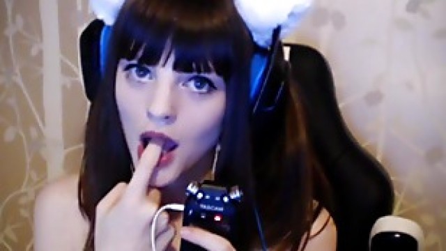 Soe ASMR Finger Sucking, Eye Contact